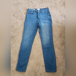 Universal Theead High Rise Jeans Size 6